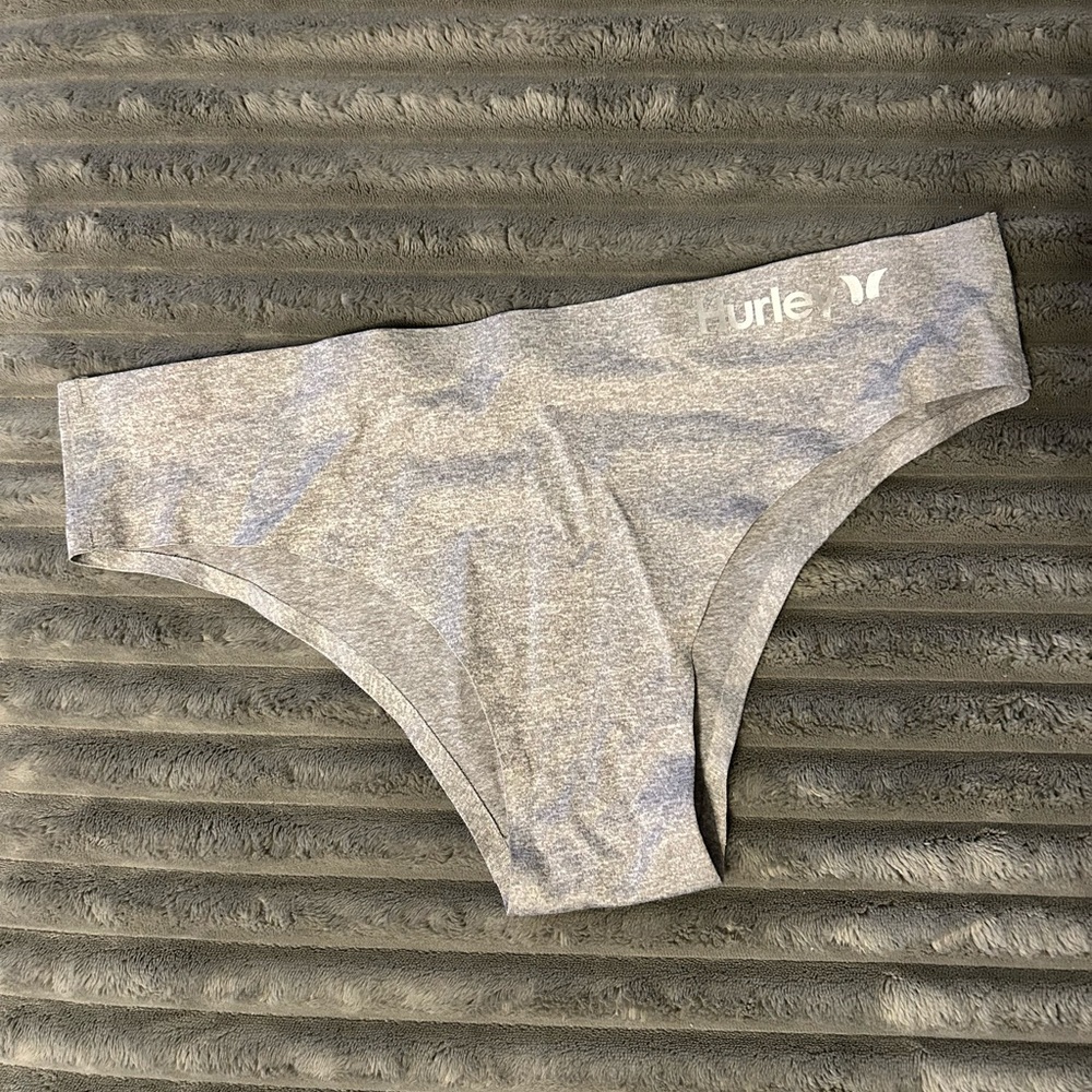 ⚠️ PRICE FIRM ⚠️ (NWOT) Seamless bikini underwear
